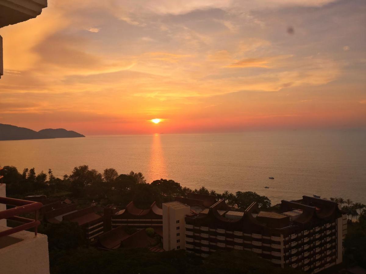 Aloka Seaview Apartment Batu Feringgi Buitenkant foto